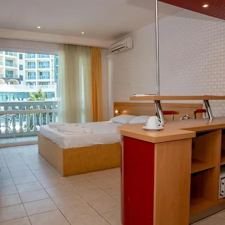 Private Studio At Central Sunny Beach With Balcony Apartmán *